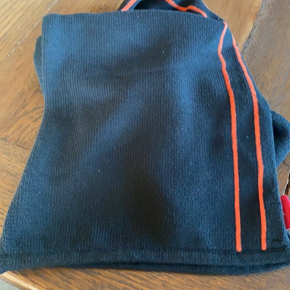 Guess Scarf - Picture 4 of 4